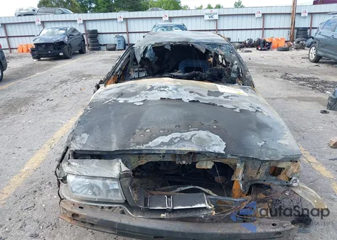 2001 Mercury Grand Marquis Gs z USA, uszkodzony, nr VIN 2MEFM74W41X691489